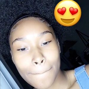 Meet your Posher, Ronayzah